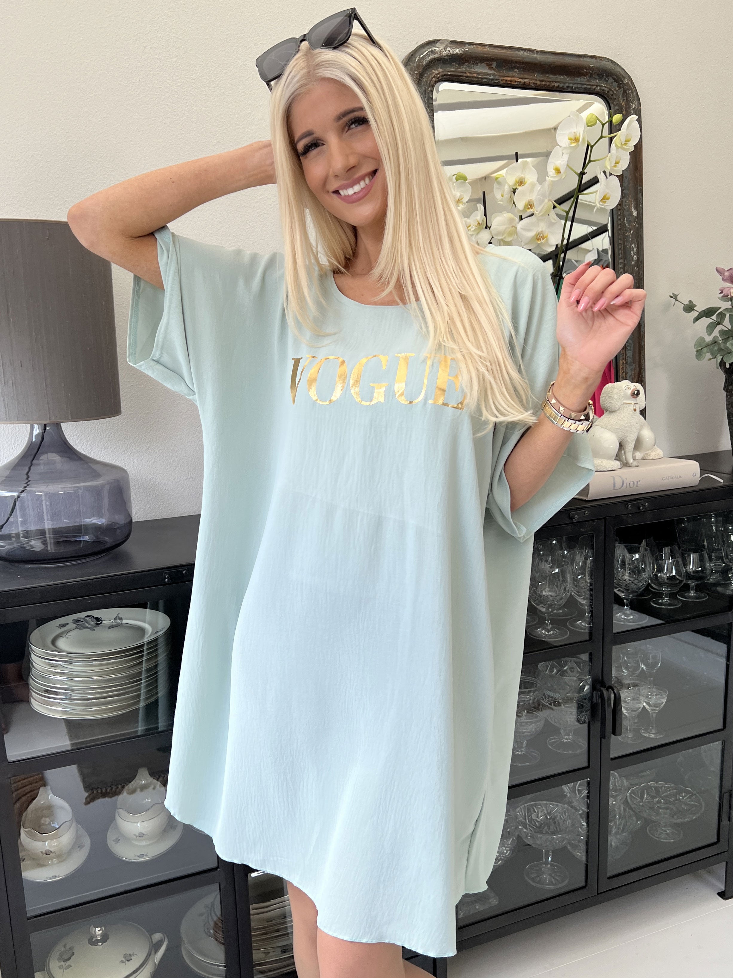 Clara - Løstsiddende kjole med vogue stående